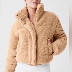 ALO snow angel puffer in camel sz small sherpa